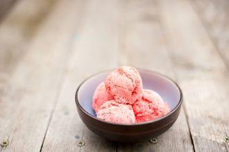 红色冰淇淋，粉色冰淇淋
