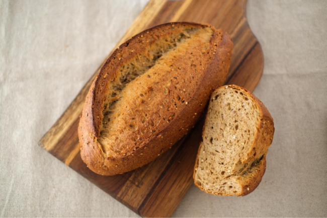 用面包伙伴的五五分古谷物面包做的面包