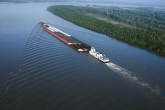 密西西比河驳船运输