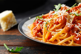 番茄酱意面，意大利面，帕尔马干酪